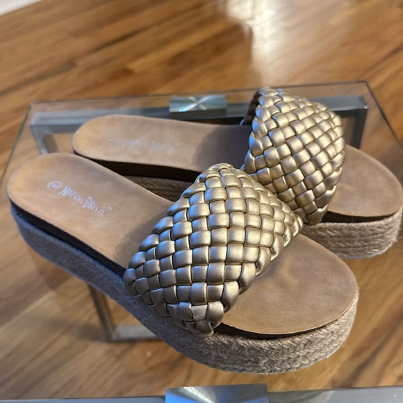 Take a Walk Platform Sandals - Picture 3 of 5